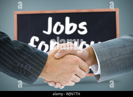 Das zusammengesetzte Bild im Business Handshake gegen Jobs für sie auf die Tafel geschrieben Stockfoto