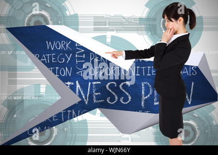 Geschäftsfrau gegen Technologie Rad Hintergrund zeigen Stockfoto