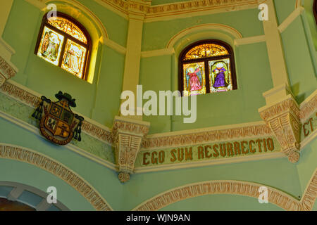 Doppelpunkt Friedhof (Cementerio de Cristóbal Colón) - Kapelle Innenraum, La Habana (Havanna), Havanna, Kuba Stockfoto