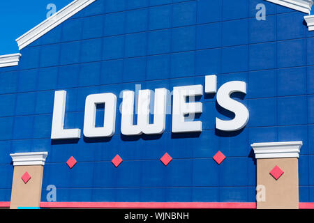 Lowe's Store Fassade und Exterieur. Lowe's ist eine US-amerikanische Handelsunternehmen in home improvement spezialisiert Stockfoto