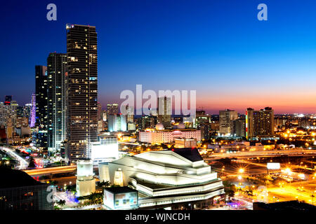 Miami Innenstadt in der Nacht, Florida, USA Stockfoto