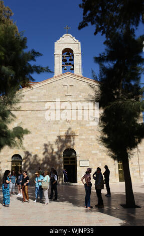 Die St. Georg Kirche in Madaba mit der schönen Madaba Karte Mosaik. Stockfoto