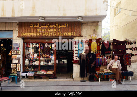 Eine bunte Souvenir shop in Madaba, Jordanien. Stockfoto