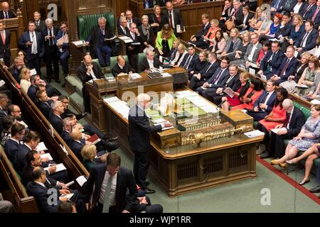 London, Großbritannien. 03 Sep, 2019. Der britische Premierminister Boris Johnson (C) spricht im Unterhaus in London, Großbritannien, an Sept. 3, 2019. Der britische Premierminister Boris Johnson am Dienstag verlor ein Schlüssel Brexit Abstimmung im Unterhaus als anti-No Deal MPs die Kontrolle über das parlamentarische Geschäft nehmen. (Roger Harris/britischen Parlament/Handout über Xinhua) HOC MANDATORY CREDIT: britische Parlament/Roger Harris Quelle: Xinhua/Alamy leben Nachrichten Stockfoto