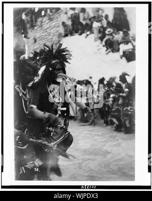 Hopi Schlange Priester mit Schlange in seinem Mund in die Hopi Snake Dance/Hartwell & Hamaker, Phoenix, Ariz Stockfoto