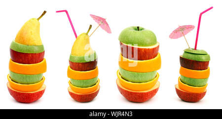 Stapel von verschiedenen FRUCHTSCHEIBEN auf weißem Hintergrund Stockfoto