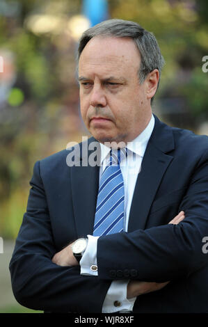 London, UK, 3. September 2019 Nigel Alexander Dodds OBE MP nordirischer Anwalt und unionistische Politiker. Mitglied des Parlaments für Belfast North, stellvertretende Vorsitzende der Democratic Unionist Party seit Juni 2008. Die Politiker auf College Green als Rebellen Herausforderung Für die Kontrolle der Commons. Credit: JOHNNY ARMSTEAD/Alamy leben Nachrichten Stockfoto