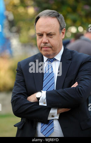 London, UK, 3. September 2019 Nigel Alexander Dodds OBE MP nordirischer Anwalt und unionistische Politiker. Mitglied des Parlaments für Belfast North, stellvertretende Vorsitzende der Democratic Unionist Party seit Juni 2008. Die Politiker auf College Green als Rebellen Herausforderung Für die Kontrolle der Commons. Credit: JOHNNY ARMSTEAD/Alamy leben Nachrichten Stockfoto