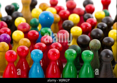 Große Gruppe von Menschen in vielen Farben abstrakt Stockfoto