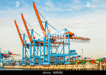 Port Terminal für das Be- und Entladen von Schiffen Stockfoto