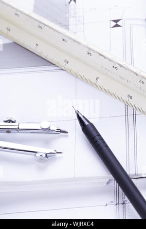 Architekt Baupläne Ausrüstung Objekte am Arbeitsplatz Stockfoto