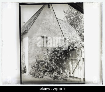 Haus an der französischen Dorf, Highland Avenue, Hollywood, Kalifornien. Gate Stockfoto