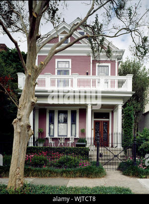 Haus in Algier, einem Arbeiterviertel am westlichen Ufer des Mississippi River, gegenüber von Downtown New Orleans, Louisiana Stockfoto