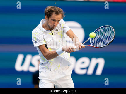 Manchester, United States. 03 Sep, 2019. Daniil Medwedew (Russland), die in Aktion im Viertelfinale der US Open Championships gegen Stan Wawrinka (Schweiz) bei Billie Jean King National Tennis Center (Foto von Lew Radin/Pacific Press) Quelle: Pacific Press Agency/Alamy leben Nachrichten Stockfoto