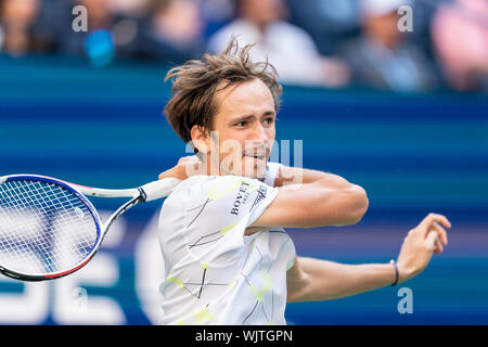 Manchester, United States. 03 Sep, 2019. Daniil Medwedew (Russland), die in Aktion im Viertelfinale der US Open Championships gegen Stan Wawrinka (Schweiz) bei Billie Jean King National Tennis Center (Foto von Lew Radin/Pacific Press) Quelle: Pacific Press Agency/Alamy leben Nachrichten Stockfoto