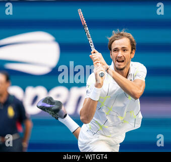 Manchester, United States. 03 Sep, 2019. Daniil Medwedew (Russland), die in Aktion im Viertelfinale der US Open Championships gegen Stan Wawrinka (Schweiz) bei Billie Jean King National Tennis Center (Foto von Lew Radin/Pacific Press) Quelle: Pacific Press Agency/Alamy leben Nachrichten Stockfoto