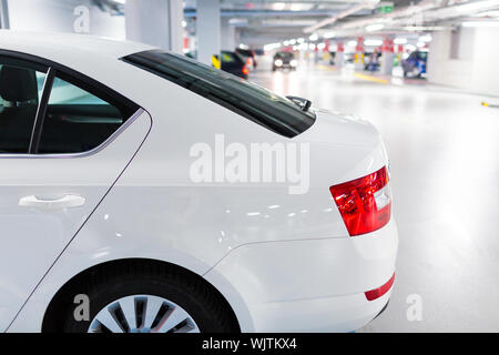 Parkplatz/Tiefgarage (flachen DOF; getönten Farbbild) Stockfoto