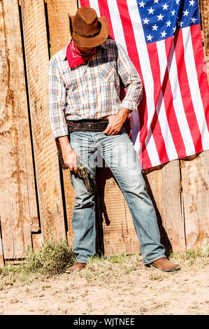 Süd-WEST - ein Cowboy braucht Zeit um sich auszuruhen und zu reflektieren. Stockfoto