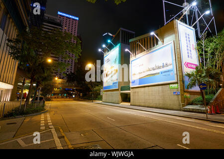 Hongkong, China - ca. Januar 2019: Hong Kong bei Nacht. Stockfoto