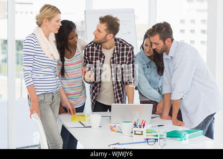 Team von Designern in einer Sitzung in kreative Büro Stockfoto