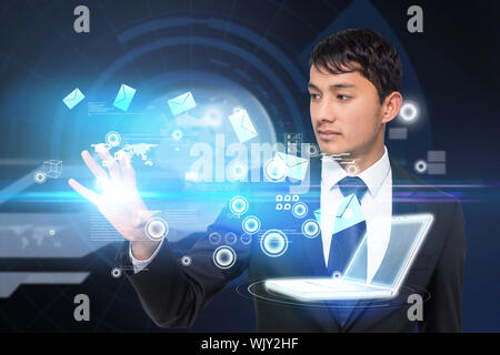 Digital composite asiatischer Geschäftsmann berühren e-Symbole mit Laptop Stockfoto