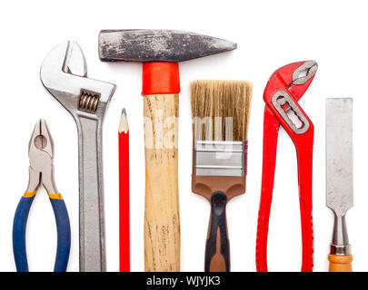 Verschiedene alte gebrauchte Werkzeuge auf weißem Hintergrund Stockfoto