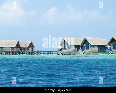 Wasser Villen auf der perfekte tropische Insel Stockfoto