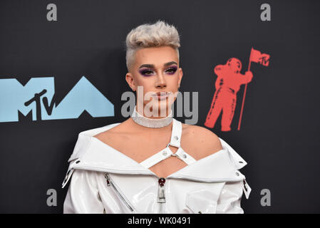 James Charles besucht die 2019 MTV Video Music Awards im Prudential Center am 26. August 2019 in Newark, New Jersey. Stockfoto