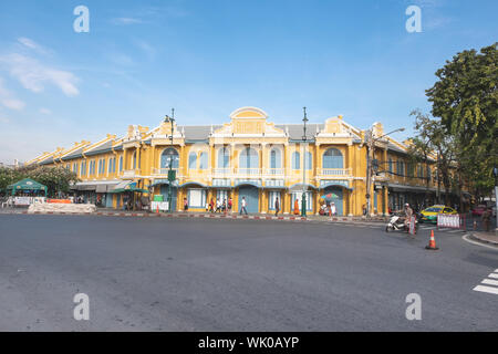 Bangkok, Thailand - 15. Dezember 2019: Das Gebäude in der Nähe des Grand Palace und Wat Phra keaw und Tha Chang Ferry Port Stockfoto