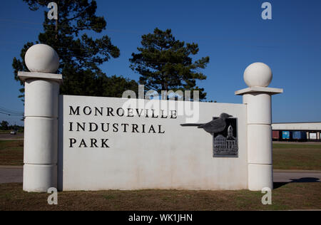 Industrial site Logo in Monroeville, Alabama, zeigt der Vogel und die alten Monroe County Courthouse in den Spielen eine Spottdrossel, die von gebietsansässigen Harper Lee Töten verwendet Stockfoto