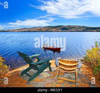 Rückkehrer aus Kanutour auf Lake of Two Rivers, Ontario, Kanada Stockfoto