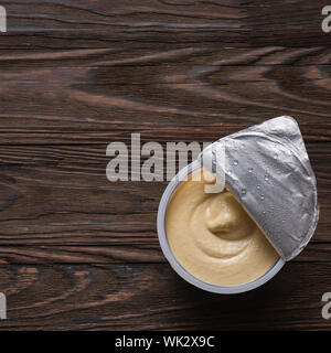 Israelische, Dip, Glas,, Hummus Rezept, hausgemachte, glatt, Wasabi, rosa Hummus, Ernst ißt, ißt Stockfoto