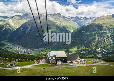 Fahrt von Sölden in den Gaislachkogel, Ötztal, Tirol, Österreich Stockfoto