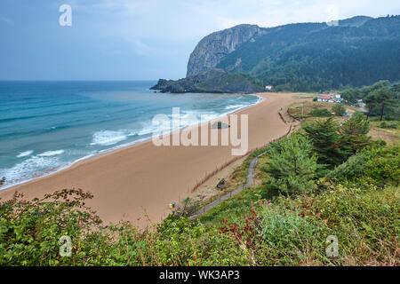 Küste bei Sonnenuntergang im Baskenland. Laga Beach. Euskadi, Spanien Stockfoto