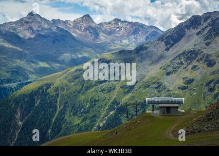 Fahrt von Sölden in den Gaislachkogel, Ötztal, Tirol, Österreich Stockfoto