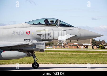 Italienische Luftwaffe Taifune an RAF Waddington, Lincolnshire, Großbritannien. Die Teilnahme an Übung Cobra Krieger 2019. Stockfoto