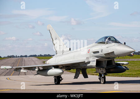 Italienische Luftwaffe Taifune an RAF Waddington, Lincolnshire, Großbritannien. Die Teilnahme an Übung Cobra Krieger 2019. Stockfoto