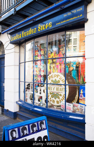 LONDON, Großbritannien - 15 April, 2014: London Beatles Store auf der Baker Street, Verkauf von Produkten und Erinnerungsstücke an die Beatles. Stockfoto
