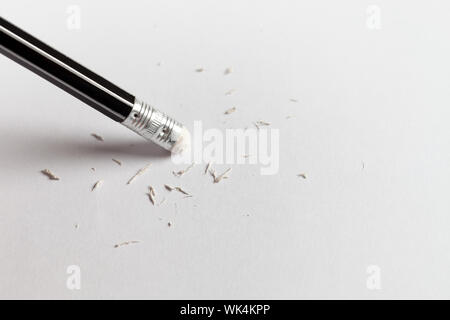 Studioaufnahme Bleistift löschen aus Papier Stockfoto