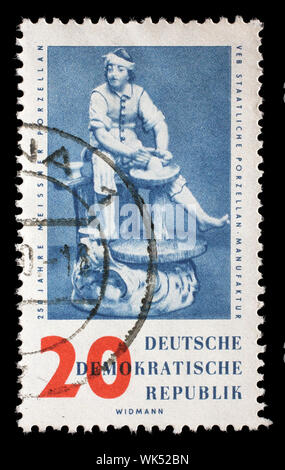 Stempel ausgestellt in Deutschland - Demokratische Republik (DDR) anlässlich der 250. Jahrestag der Meißner Porzellanmanufaktur, um 1960. Stockfoto