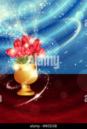 Rote Tulpen in goldenen Vase auf dem Tisch mit roten Tuch. Stockfoto