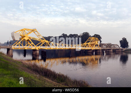 Isleton Brücke über den Sacramento River in Isleton, Kalifornien Stockfoto