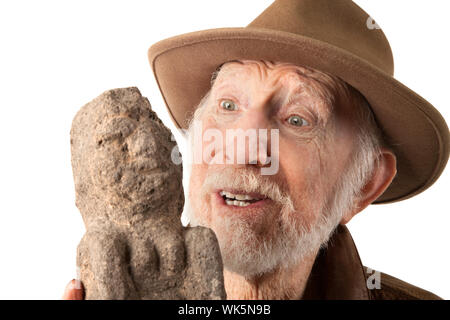 Abenteurer oder Archäologe in braune Lederjacke mit idol Stockfoto