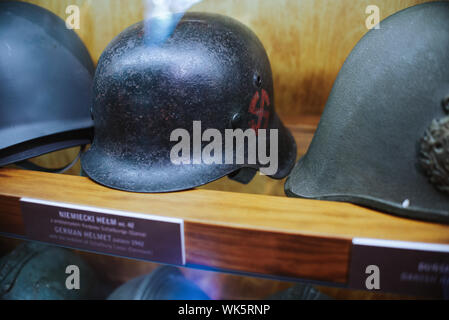 25-Juni-2017 schließen bis auf deutschen Helm auf Waffe museum in Breslau, Polen Stockfoto