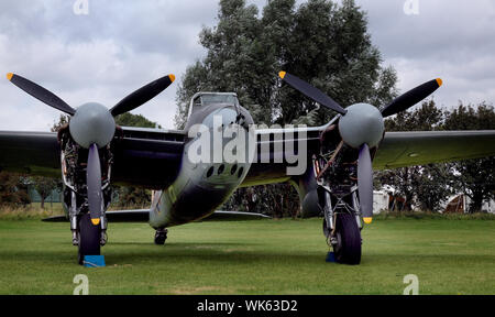 Mosquito NF 11 night Fighter unter Wiederherstellung im East Kirkby, Lincolnshire, Großbritannien. Stockfoto