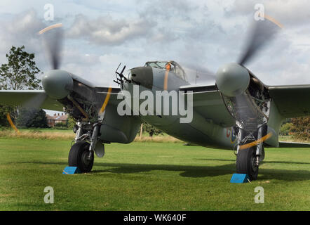 Mosquito NF 11 night Fighter unter Wiederherstellung im East Kirkby, Lincolnshire, Großbritannien. Stockfoto