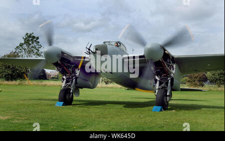 Mosquito NF 11 night Fighter unter Wiederherstellung im East Kirkby, Lincolnshire, Großbritannien. Stockfoto