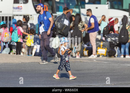 Thessaloniki, Griechenland - Sept. 3, 2019: Flüchtlinge und Migranten steigen Sie zum Hafen von Thessaloniki nach aus dem Flüchtlingslager von Moria übertragen werden Stockfoto