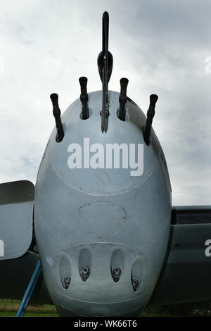 Mosquito NF 11 night Fighter unter Wiederherstellung im East Kirkby, Lincolnshire, Großbritannien. Stockfoto