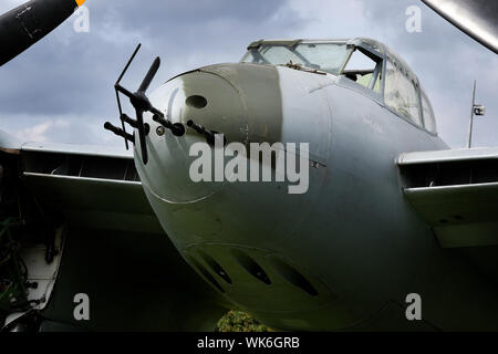 Mosquito NF 11 night Fighter unter Wiederherstellung im East Kirkby, Lincolnshire. Stockfoto